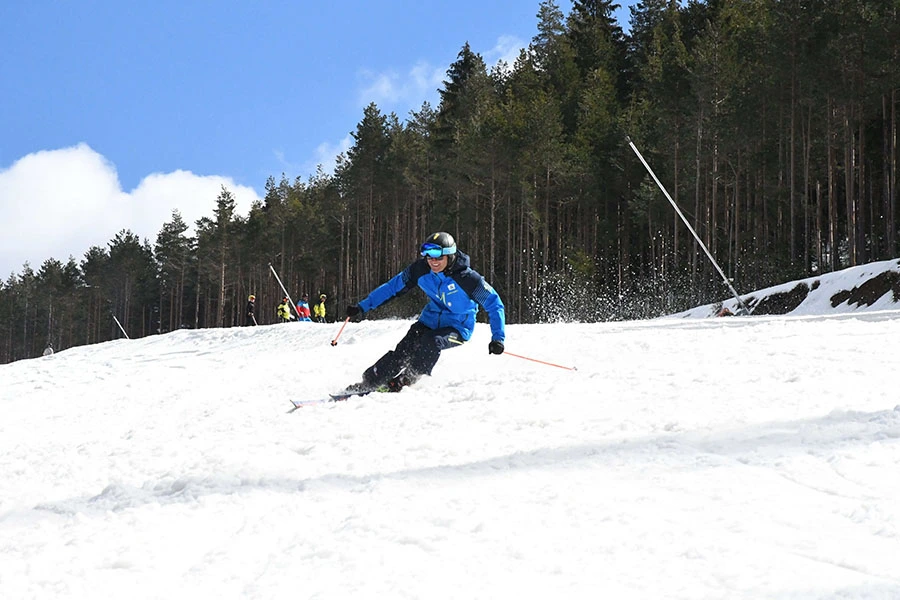 Kids in ski gear