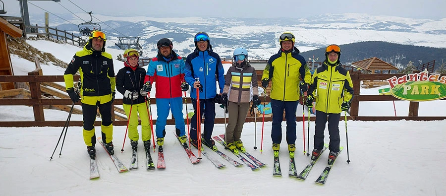 Kids in ski gear