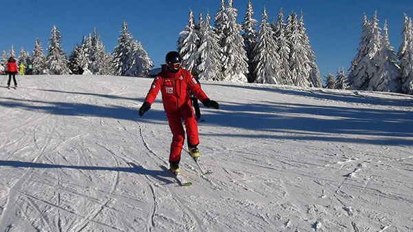 Kids in ski gear